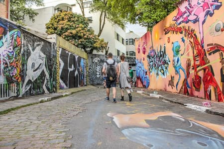 Passeggiata tra mostre d'arte